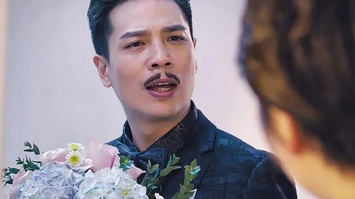 Setelah bertukar tubuh, Addison lupa bahwa dia adalah seorang wanita dan pergi membuka pintu tanpa a