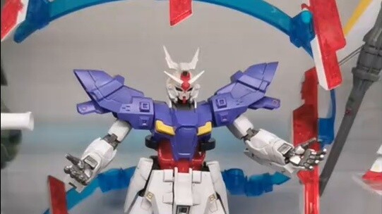 Dudukan cincin model Gundam juga KO