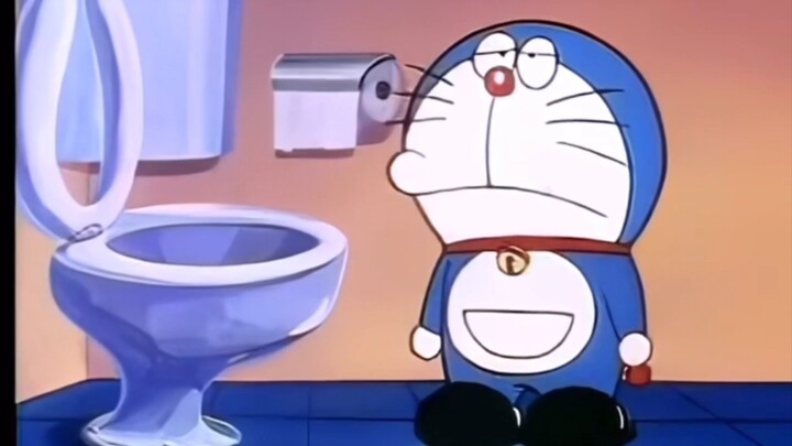 Doraemon kecil yang lucu~ dikendalikan oleh mesin waktu haha