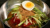 Cold, spicy, chewy noodles (Bibim-naengmyeon: 비빔냉면)