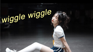 The hot sports wind is coming~ Let's wiggle wiggle together, I want to sway to your heart!