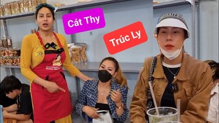 Trúc Ly tặng hoa cho DIVA Cát Thy Bánh tráng trộn - Ẩm thực Cha Rồng