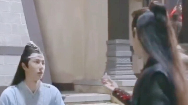 Bojunyixiaocpn/I really like the way the younger brother looks at his older brother here, his expres