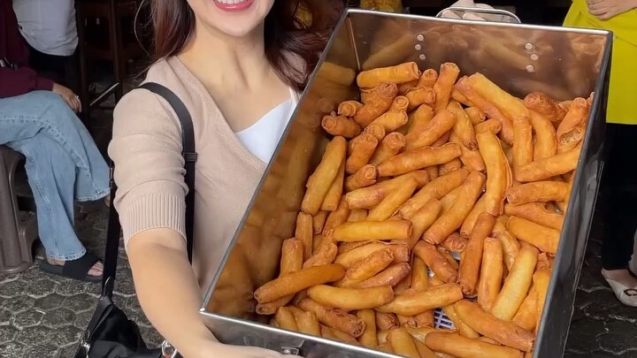 Soto mie bogor yang unik nya itu kroket nya bisa habis 1500 porsi..