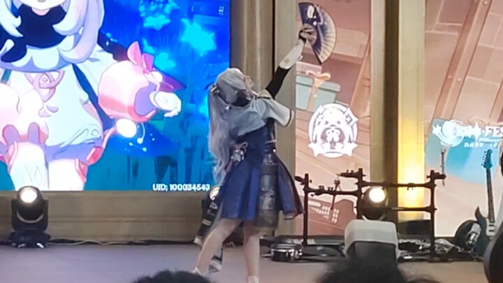 Mengejutkan! Ayaka menari di Genshin Impact FES, dan anjingnya terus menggonggong?