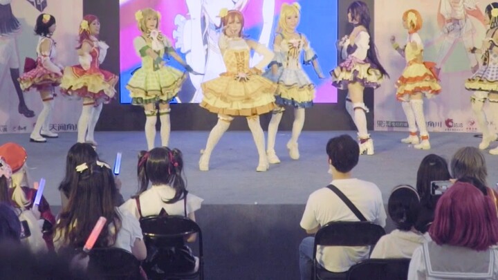 Pertama kali lovelive muncul di panggung, Eri sangat terharu dan gugup