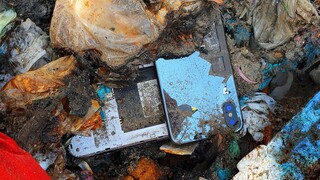 Found a lot of broken phones in the rubbish | Restoration destroyed abandoned phone