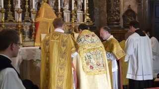 (6) Solemn Traditional Latin Mass - YouTube