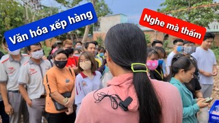 Người giàu cần có xếp hàng mua bánh tráng trộn DIVA Cát Thy hay không?