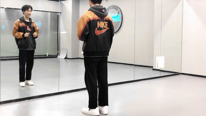 【Nuts Dance】การสอนเต้นรำในงานแถลงข่าว NOVA6 ของ Yi Yang Qianxi ในระดับพี่เลี้ยงเด็ก พี่ชายสี่ตัวละคร