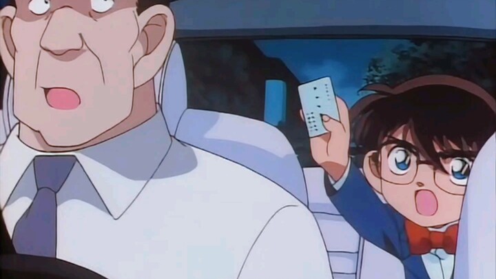 Conan: Bác tài xế, xin hãy lái xe nhanh hơn. Bố tôi đã chết ở nhà Kudo Yusaku: "Lòng hiếu thảo" đang