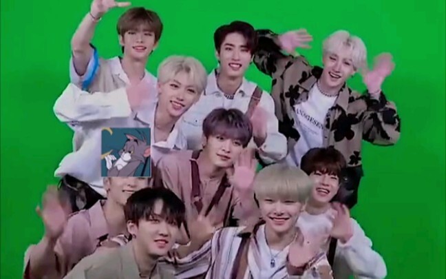 〖Stray Kids〗看看谁又迷漏啦~19年人歌舞蹈接力 当时还给迷孩p了背景上去kkkk又土味又可爱。花絮里有大主舞李糯跳错时，大家起哄的片段