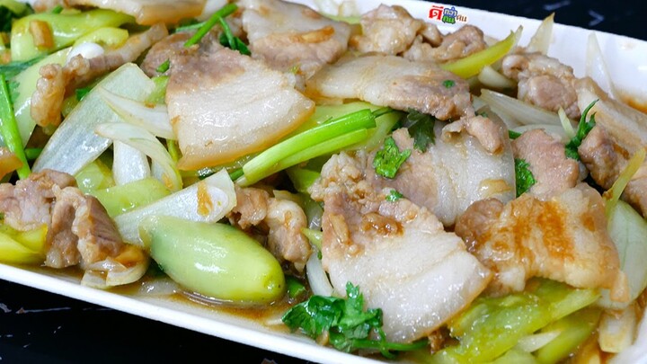 ผัดพริกอ่อนหมูสามชั้น ผัดง่ายๆ ให้ชวนกิน เข้นข้นน้ำซอส