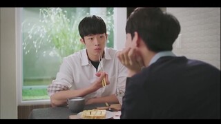 [หวานสุดๆ] ล่อลวงคนข้างล่างให้โกหกขณะกินและกลายเป็นคนบ้าจ้องตา!