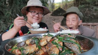 Memasak ikan mas crucian ala Sichuan