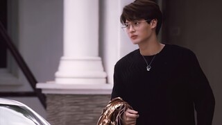 F3 trông đẹp trong chiếc áo len đen. Quần áo màu đen thực sự hợp với những anh chàng đẹp trai.