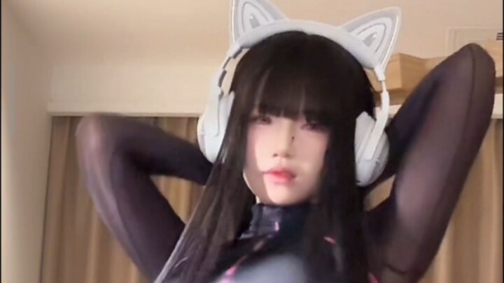 一脸嫌弃还不是乖乖跳大摆锤嘛