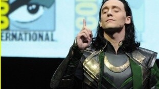 Loki, làm ơn đừng tỏ ra dễ thương nữa, bụng cậu đang cười lăn lộn rồi. [Năm clip hài hước từ Rocky]