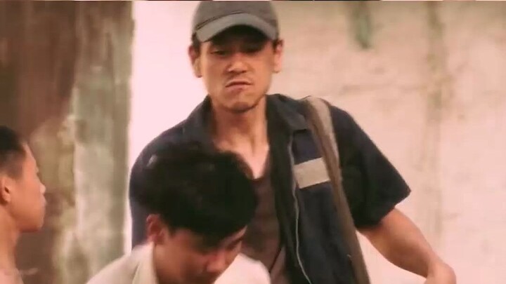 หนุ่มน้อยคุณยังเด็กอยู่เลย คุณไม่สามารถควบคุมมันได้ ให้ลุงมาเถอะ. ในภาพยนตร์เรื่อง Tropical Memories