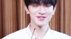 Lin Yi berkata bahwa ibu Shen Yue lebih mirip Shen Yue daripada Shen Yue.