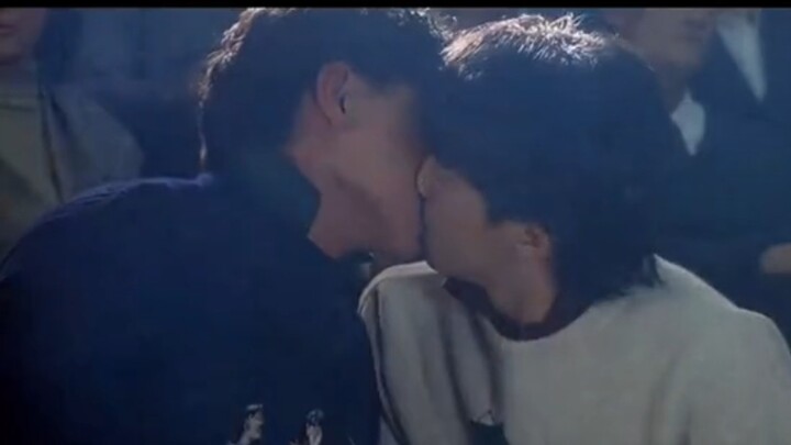 The kissing scene between King Liu and Stephen Chow made even Stephen Chow laugh, haha! But Rosamund