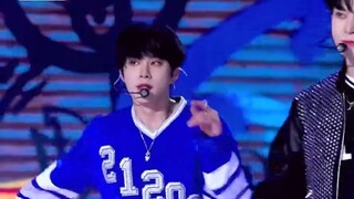 [Kim Jung Woo quay trực tiếp] 211225 SBS Gayo Daejeon "Universe" sân khấu màu xanh thể thao Xiao Woo