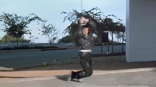 Cách Lý Liên Kiệt và Thành Long, hai siêu sao Kung Fu, đi xuống cầu thang là điều không ai dám bắt c