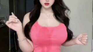 baju biru idah sekarang baju pink lagi nih