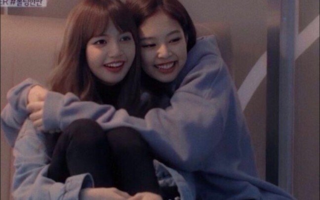 【jenlisa】【真傻CP】当Jennie和Lalisa在一起的时候会发生什么呢？自然是甜腻腻的啦，Sweet❤️