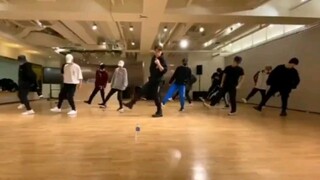 NctdNCTDREAM X Jang Sung-Kyu X Ruang Latihan StrayKids "Boy With Luv"