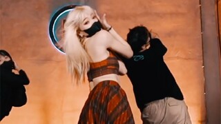 Saat menari mengikuti lagu HyunA, Anda harus berani dan seksi. Koreografi "Lip&Hip" oleh Nanan