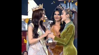 Khoảnh khắc xúc động Hoa Hậu Hòa Bình Thái Lan Miss Grand Thailand 2022 Amanda Jensen, Nesa Mahmoodi