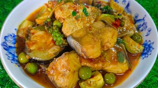 แกงเผ็ดปลาสวาย เนื้อปลาไม่คาว รสชาติอร่อยจัดจ้าน สไตล์ | ครัวบ้านๆ Channel