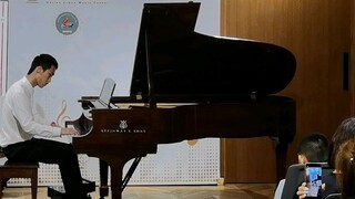 Memainkan Unravel of Uncle A dengan 2 juta Steinway di kelas terbuka