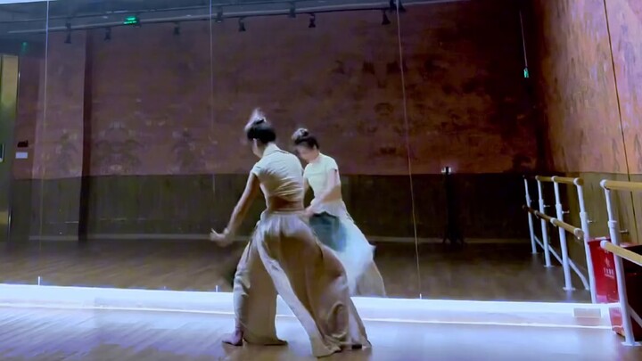 Phiên bản sau của điệu nhảy ngầu và ngổ ngáo "Green Silk"