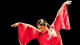 【Jin Xing】Precious and rare dance video: improvising with tension in front of the red curtain