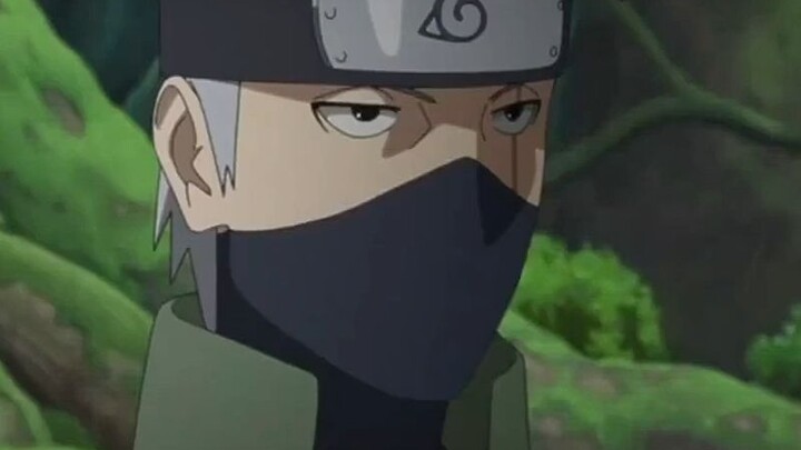 Naruto: Kakashi đã đích thân huấn luyện Boruto cách lấy chuông. Thói quen này còn phổ biến hơn Narut