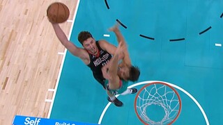 Alperen Sengun insane poster dunk on Zach Collins gets called an offensive foul