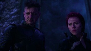 "Mối quan hệ giữa Hawkeye và Black Widow là gì?"