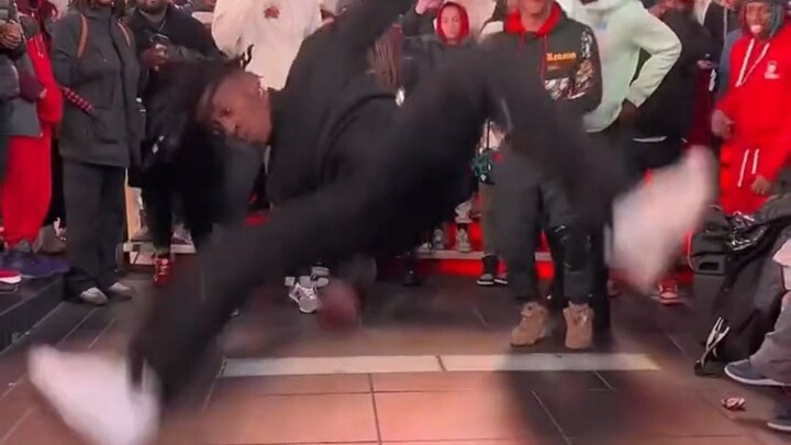 “Foreigners performing street dance in front of Times Square”