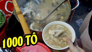 Bán 1000 tô bánh canh cua mỗi ngày, đông quá khách phải xếp hàng đứng đợi