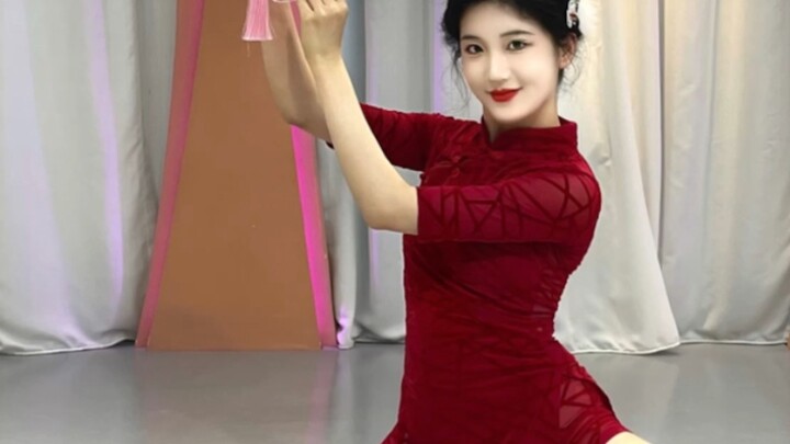 Múa quạt sườn xám "Tiểu yêu"/Tôi mang theo bình rượu ~ yyds quyến rũ! Điệu múa Trung Hoa của chúng t