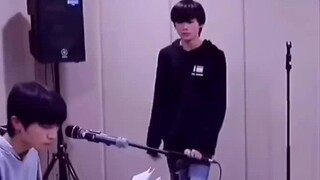 Xiao Song di ruang latihan Song Yaxuan: Saya familiar dengan ini, biarkan saya melakukannya!