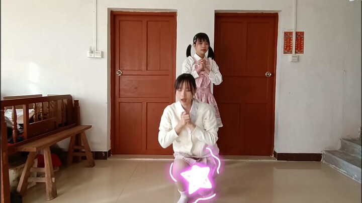 Great! Pull the sisters to dance together while no one is at home~