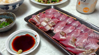 [Nghiện sashimi] Cơm sashimi cá ngừ vằn tươi rói vừa mới câu