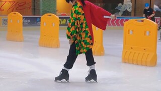 I got up quickly and saw Tomioka Giyu spinning on the ice! Water (ice) breathing, six forms, twistin