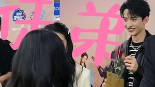 李同光你小子戏外别太爱师父！三个人还是太拥挤，最终挤走了杨盈哈哈哈