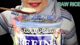 ASMR RAW RICE EATING|MAKAN BERAS DI KARUNG PLASTIK PAKE SENDOK KAYU|MAKAN BERAS MENTAH|ASMRINDONESIA