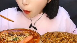 mukbang mì cay