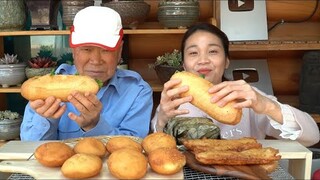 |713| CHO BA CHỒNG HÀN QUỐC ĂN THỬ BÁNH MÌ,BÁNH CHƯNG,BÁNH CHUỐI,BÁNH TIÊU VIỆT NAM.